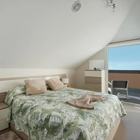 Golden Horizon Villa *